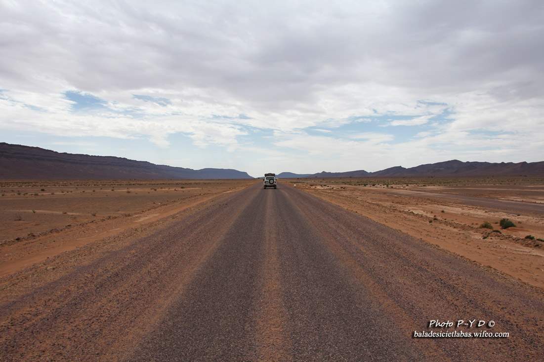 Maroc, pistes, 4x4, trajet, sud Maroc, désert cailloux