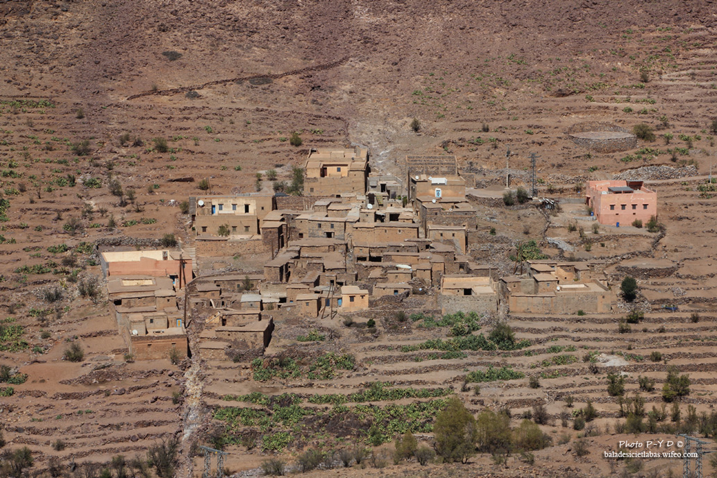 Maroc, piste, 4x4, cailloux, village
